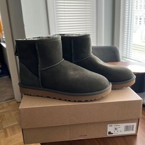 Classic Mini II Boot UGG (new) color: moss green